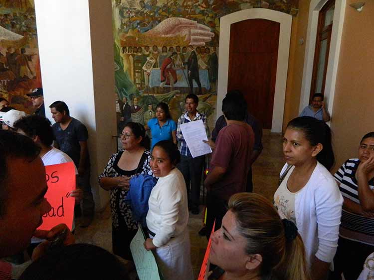 Con palos, piedras y silbatos se arman en Tehuacán contra la delincuencia