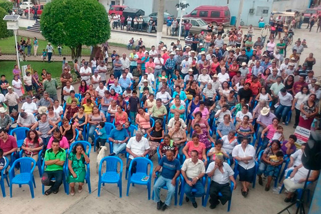 Pobladores reclaman inseguridad a alcalde de Francisco Z. Mena