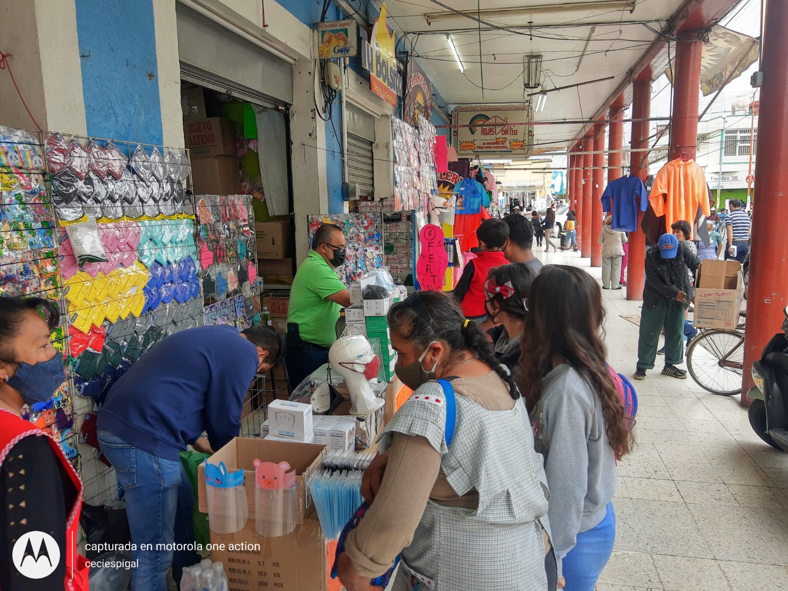 En Texmelucan padres de familia gastan hasta 600 pesos en caretas y cubrebocas