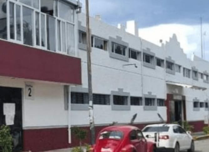 Intentan levantar a maestra afuera de la escuela Porfirio O. Morales de Tehuacán