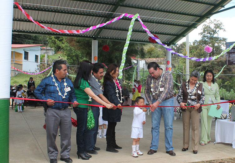 Inauguran en Zacapoaxtla techado en preescolar de Las Lomas