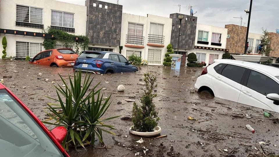 VIDEO Inundaciones por lluvias deja un muerto en Chalco