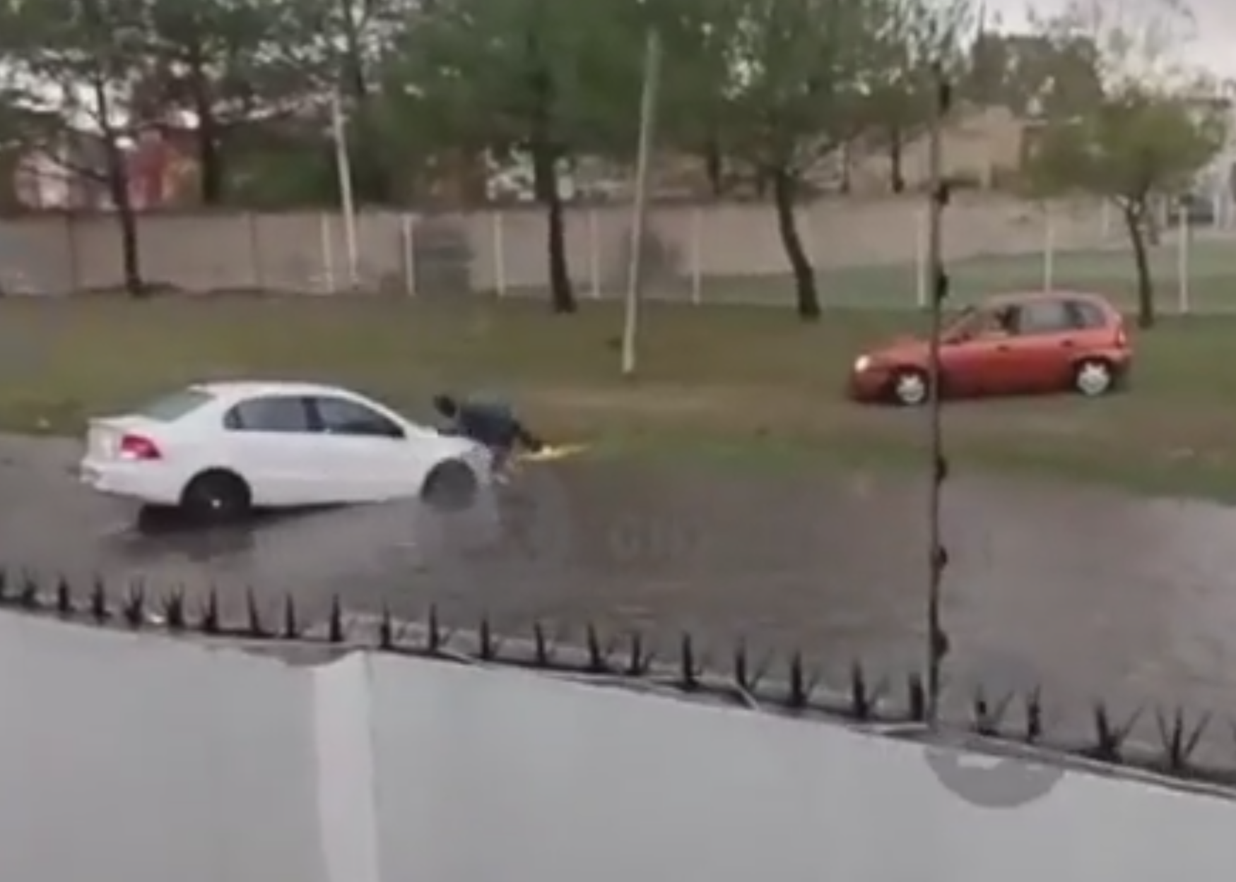 Inundaciones y autos varados: los estragos de la lluvia este viernes