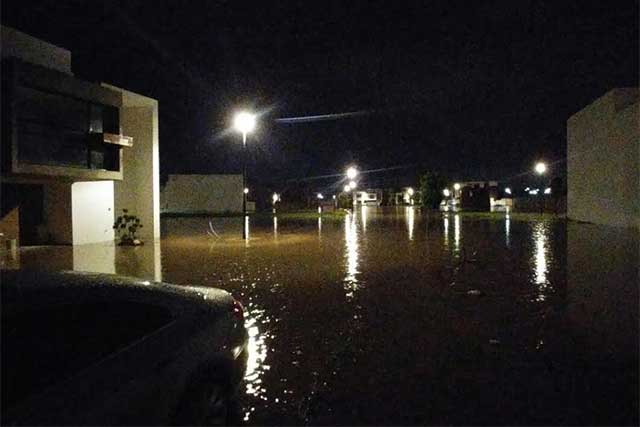 En Lomas de Angelópolis se inundan 50 residencias; culpan a El Delirio