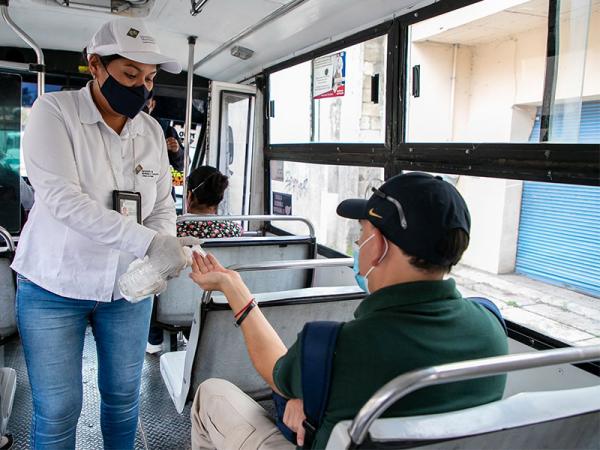 SMT supervisa medidas sanitarias en unidades del transporte en Puebla capital