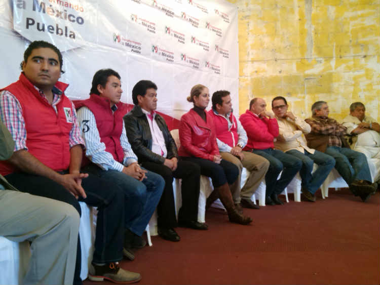 Se reúne Ana Isabel Allende con priistas de Xicotepec