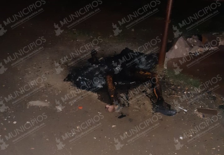 Encuentran cuerpo calcinado en tianguis de San Isidro, en Puebla