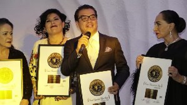 Reconocen a Gerardo Islas con premio al Mérito Social