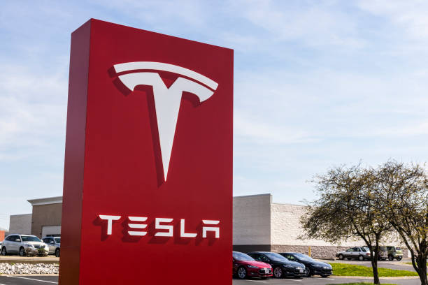 Acuerda AMLO con Elon Musk instalación de Tesla en México
