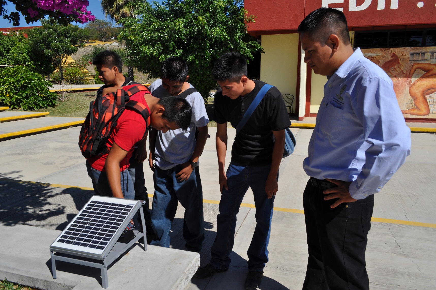 Desarrollan en la Mixteca alumbrado con celdas solares