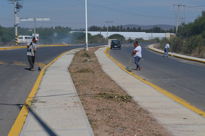 Realizan limpieza en bulevar de Ixcaquixtla