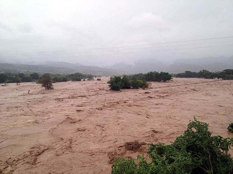 Se desborda río Tlapaneco en Ixcamilpa de Guerrero