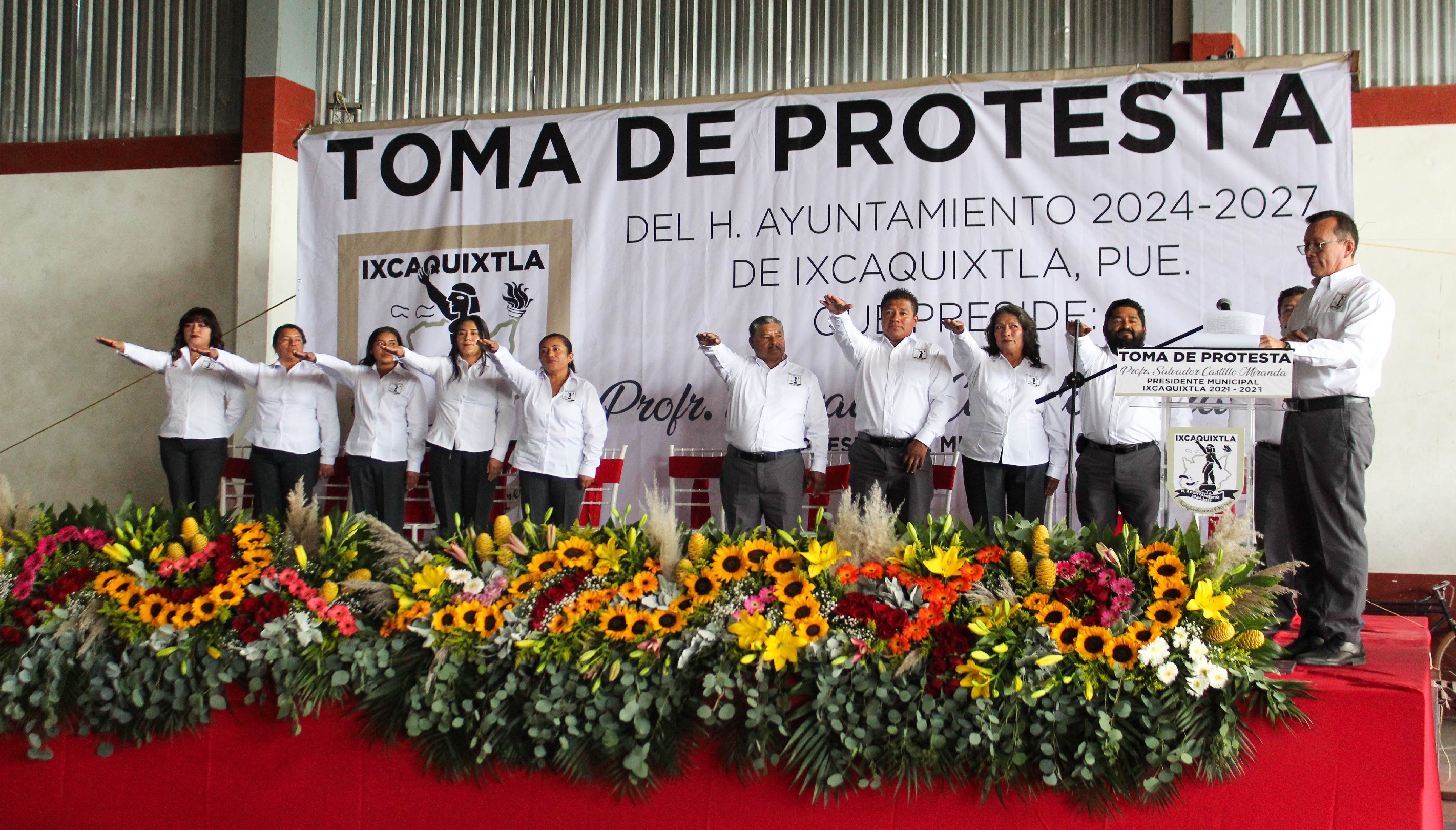 Salvador Castillo toma protesta como presidente de Ixcaquixtla