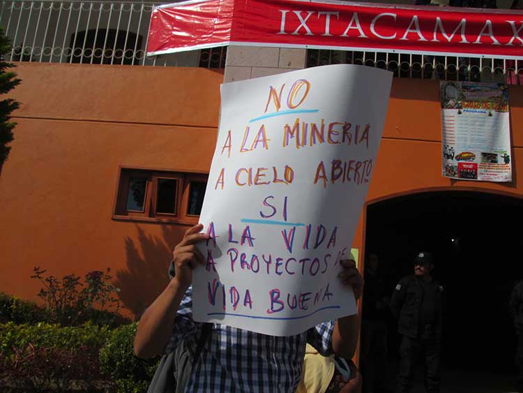 Pide edil de Ixtacamaxtitlán prórroga contra minería
