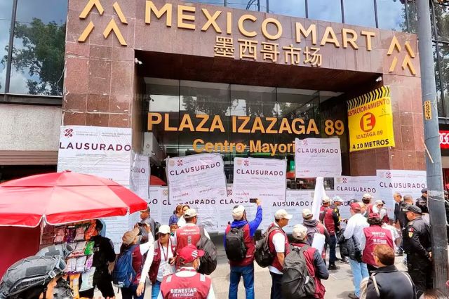 Clausuran Plaza Izazaga 89 en CDMX por presunto contrabando de mercancía ilegal