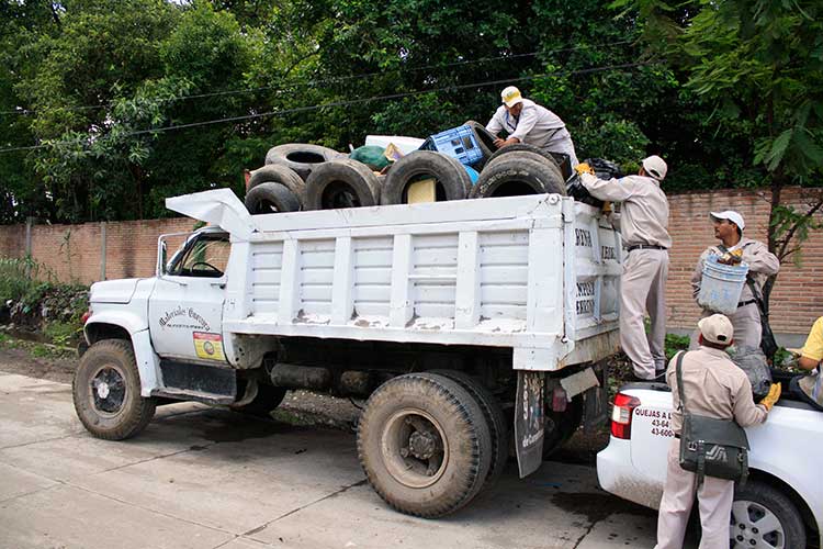 Continúan campaña contra del mosquito del dengue en Izúcar