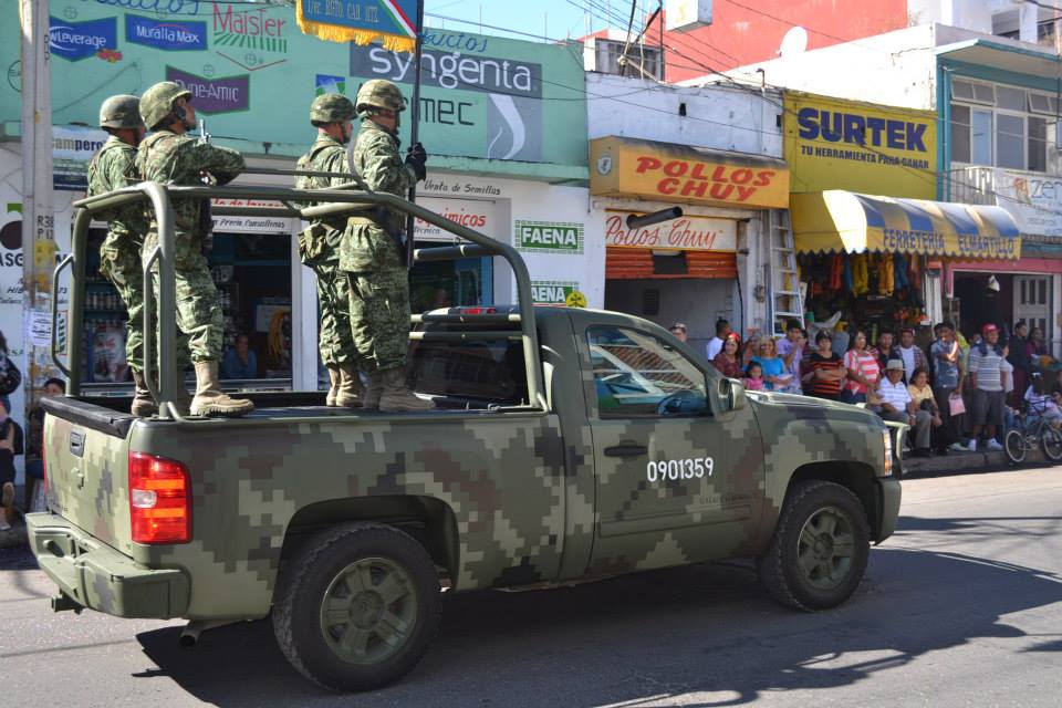 Desfilan más de 15 mil personas en la región de Izúcar