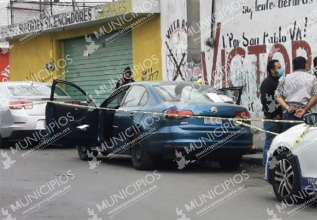 Hallan auto relacionado con homicidio de mujer en motel Jacarandas en Puebla