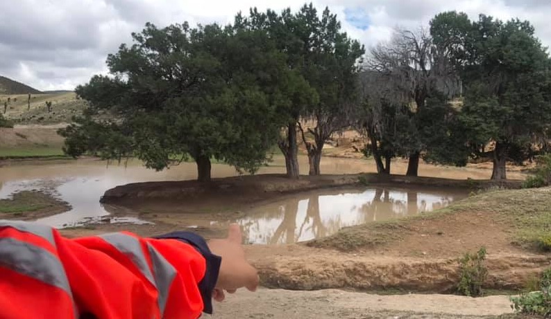 Chica escapa de terapia del DIF y se lanza a jagüey en Tlacotepec 