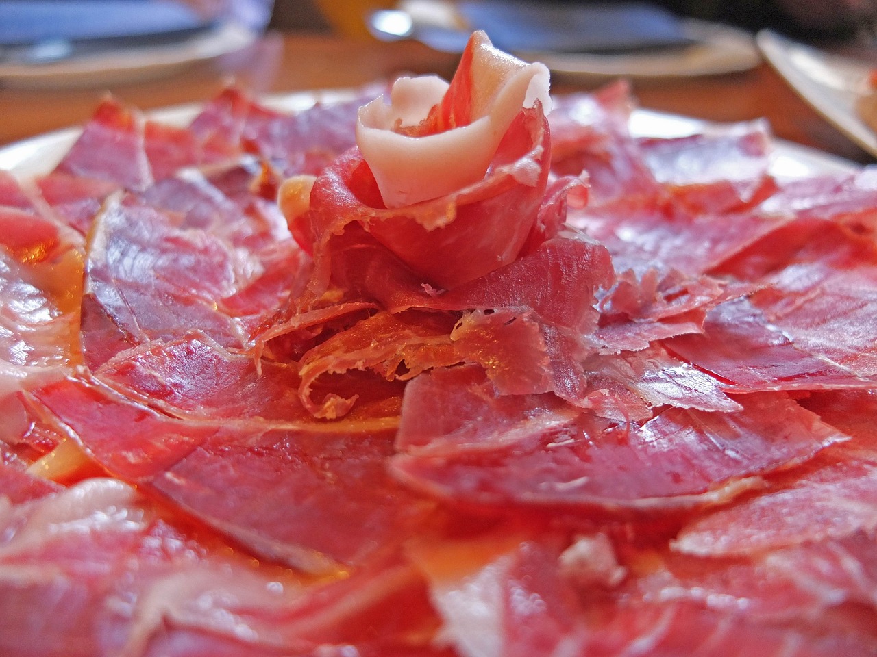 Jamón ibérico, pata negra y Jabugo: Son lo mismo