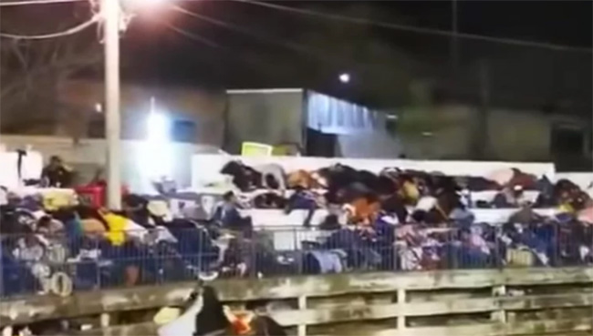 VIDEO Sicarios disparan a personas en pleno jaripeo en Guerrero