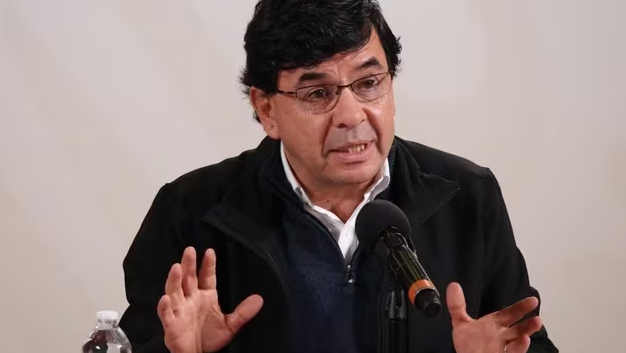 Tirria enfermiza de Riva P. hacia Jesús Ramírez para insultar a Claudia… oootra vez