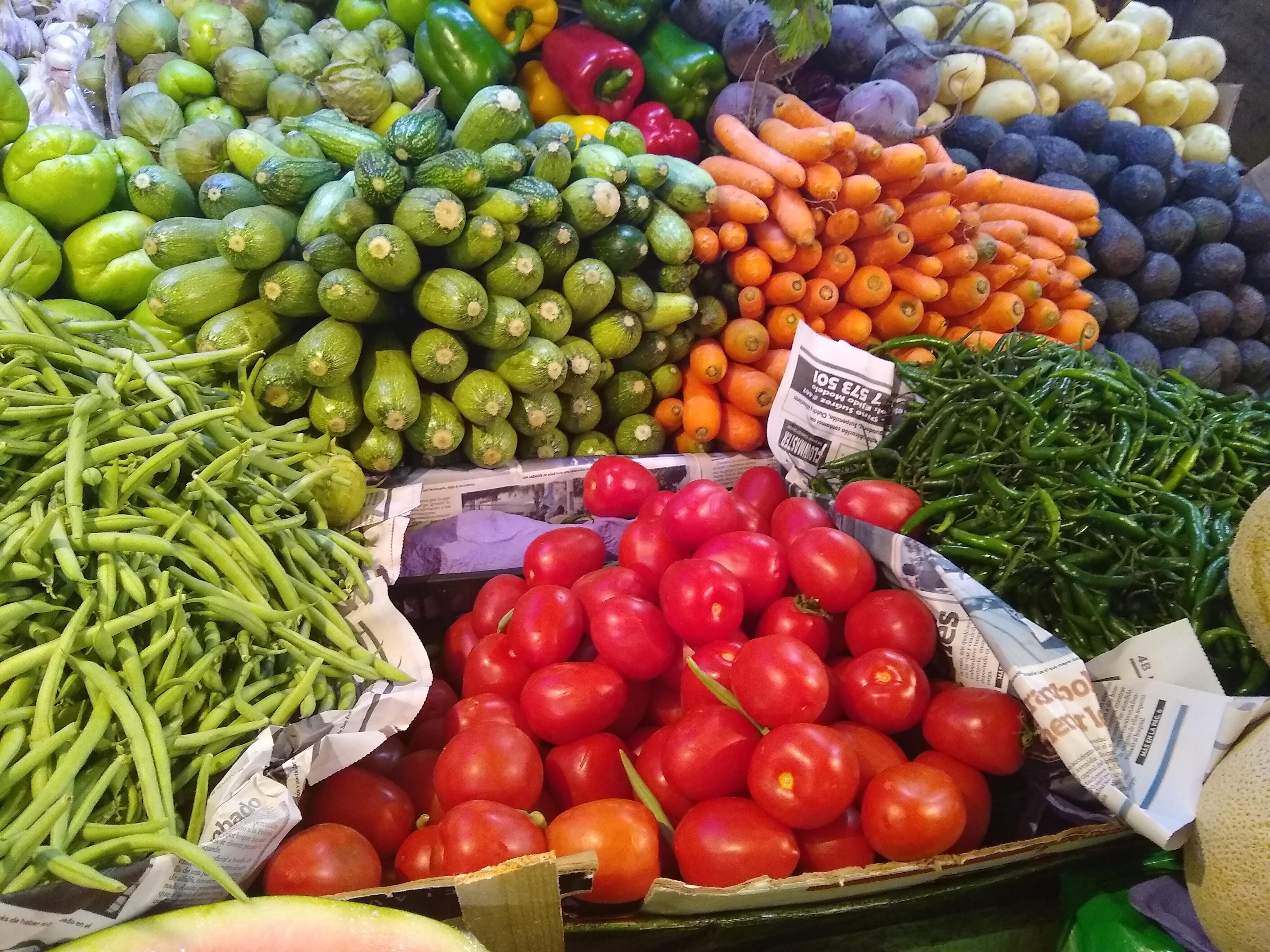 En Tehuacán bajan precios de productos del campo hasta 50% por contiengencia