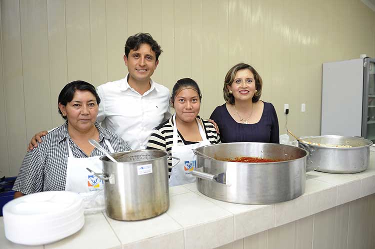 Inaugura edil de San Pedro Cholula comedor comunitario en Zacapechpan