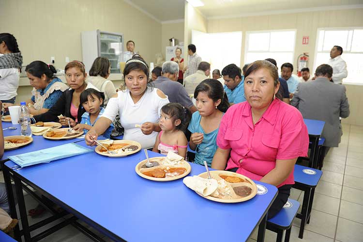 Inaugura edil de San Pedro Cholula comedor comunitario en Zacapechpan