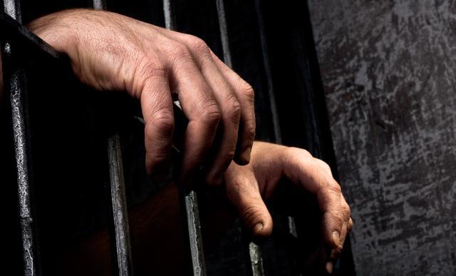 Hombre le da golpiza a sujeto que asaltó a su esposa