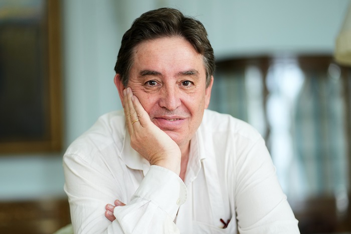 Luis García Montero gana Premio Internacional Carlos Fuentes a la Creación Literaria