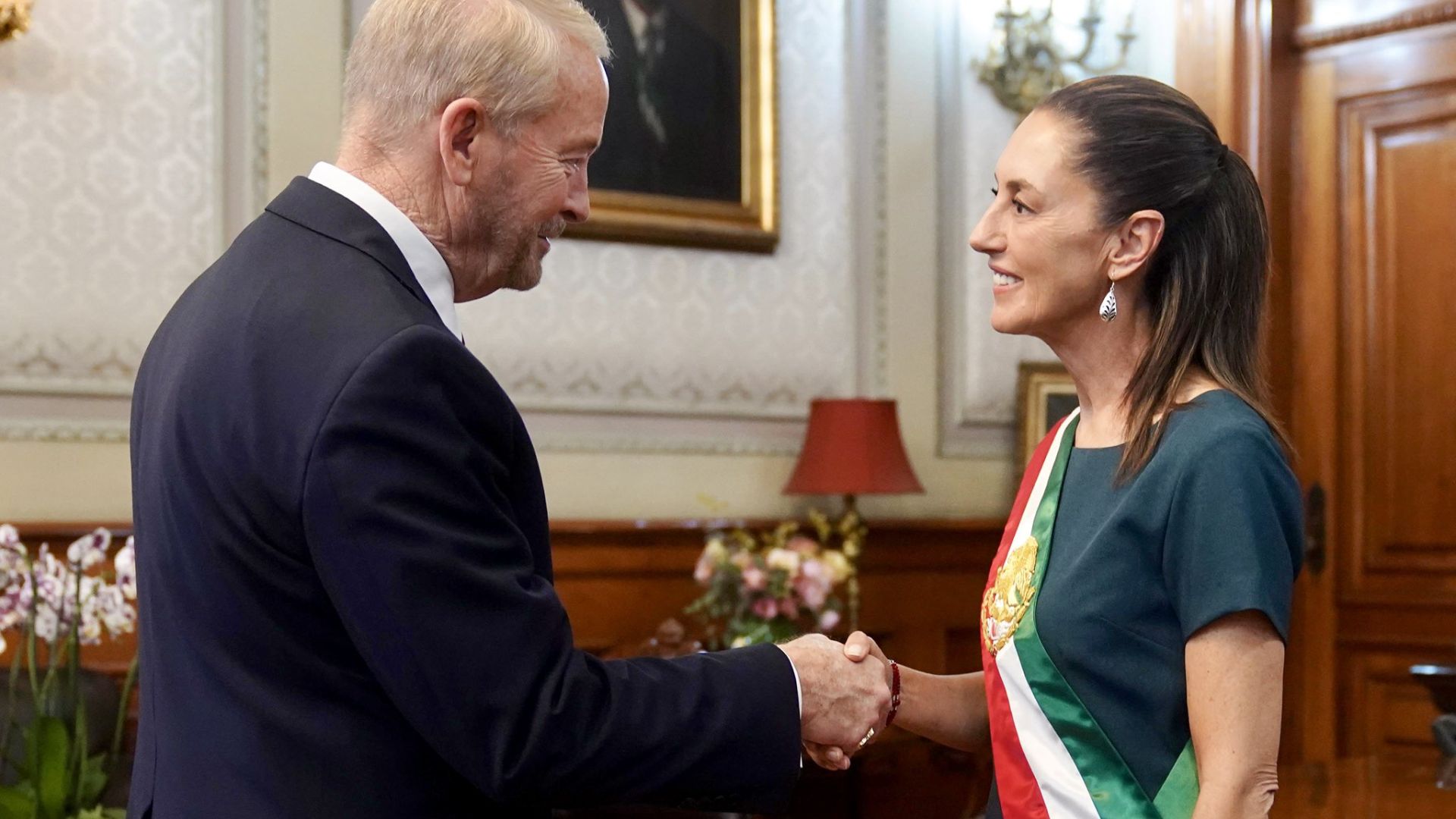 Embajador de EU felicita a Sheinbaum por su cumpleaños y reconoce su labor