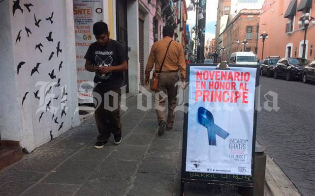 Bacardí gratis en bar poblano por novenario de José José