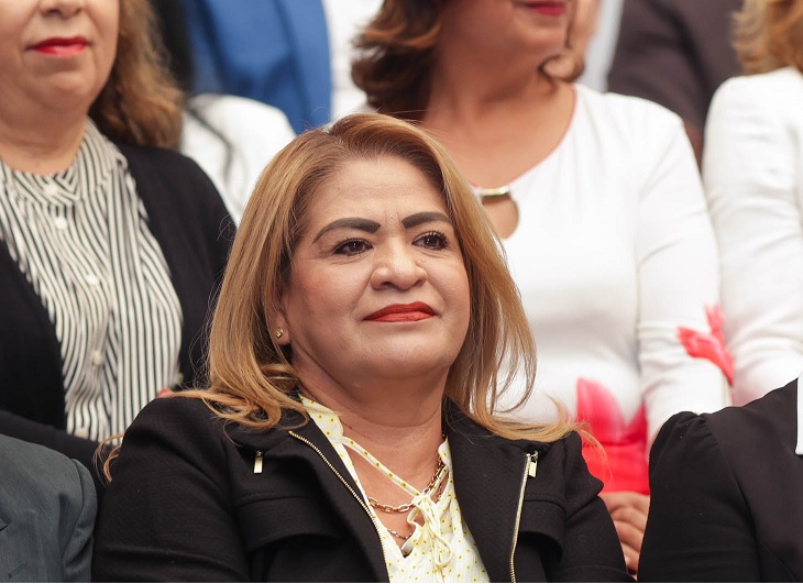 Ella es Josefina Morales y repetirá en Finanzas con Alejandro Armenta