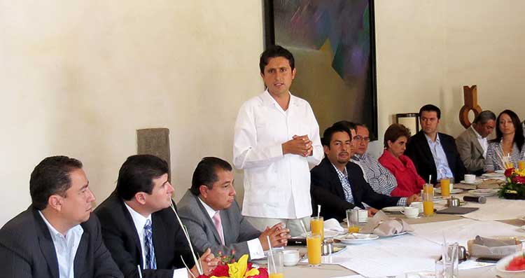 José Juan Espinosa reúne a empresarios de Cholula