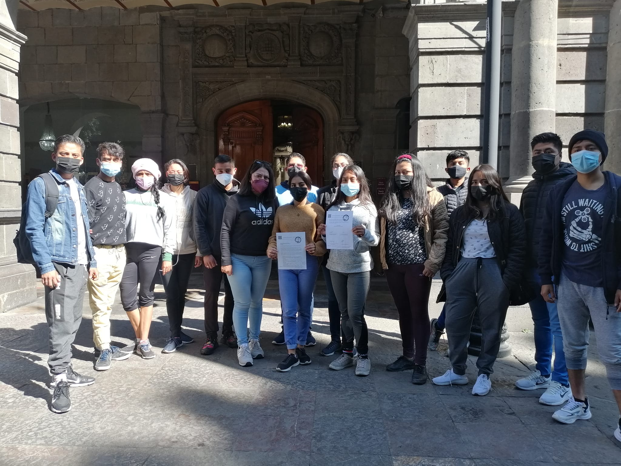 Jóvenes artistas entregan pliego petitorio al ayuntamiento de Puebla