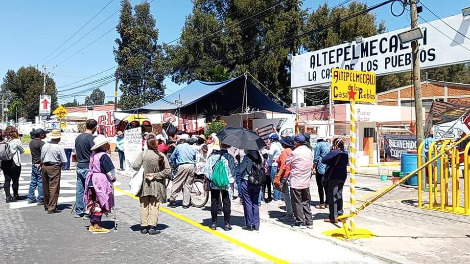 Vecinos de Juan C. Bonilla desbloquean carretera federal frente a Bonafont