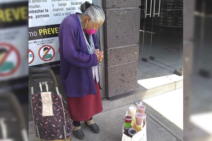 Ancianita sale a vender gelatinas porque no puede quedarse en cuarentena