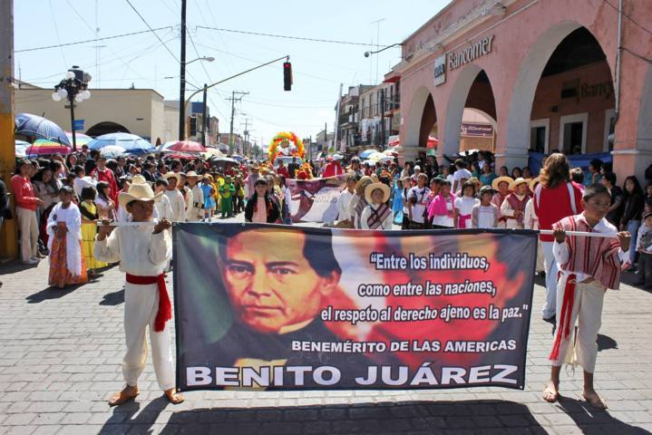 Edil auxiliar confunde natalicio de Benito Juárez con la Independencia