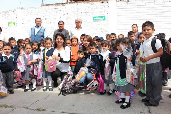 DIF Huejotzingo entrega juguetes a niños de preescolar