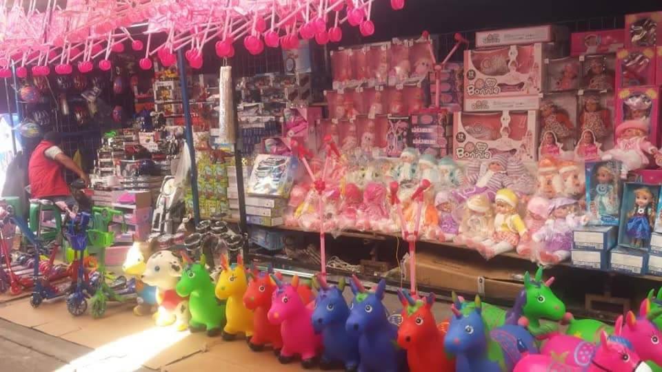 Bajas ventas reportan comerciantes de juguete en Izúcar