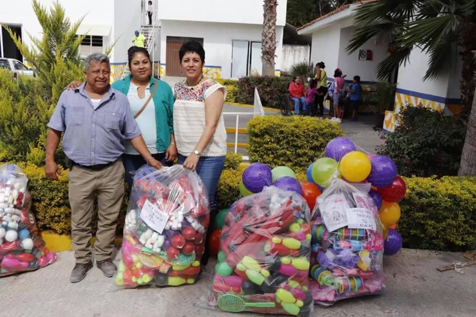 Entregan 20 mil juguetes a niños de Izúcar