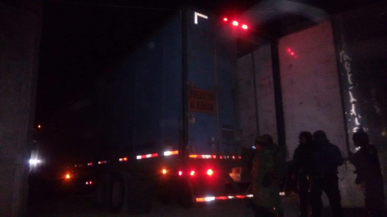 Falsos policías roban camión con jugos Jumex en Quecholac