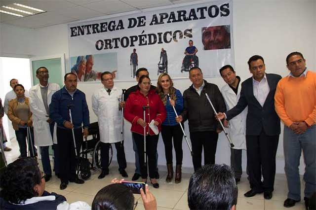 Entrega Jurisdiccón Sanitaria 02 diversos aparatos ortopédicos a pobladores serranos