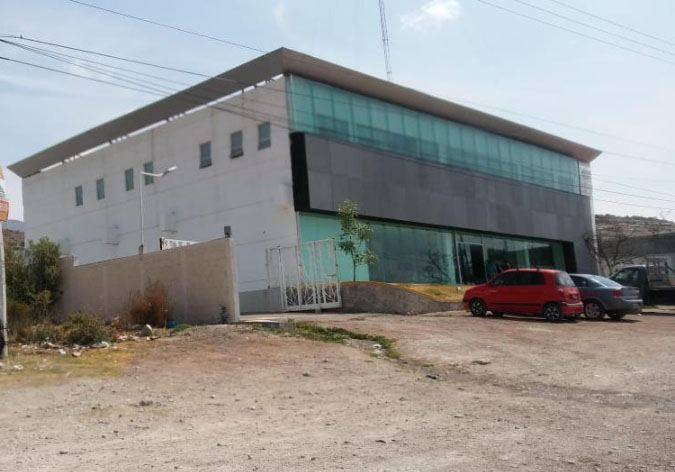 En Casa de Justicia de Tecamachalco comando asesina a detenido frente a policías