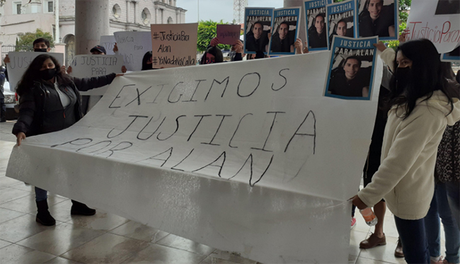 Amigos y alumnos de maestro asesinado en Teziutlán exigen justicia