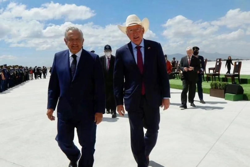 López Obrador arremete contra Ken Salazar por criticar Reforma Judicial