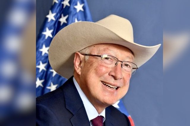 Ken Salazar insta a México a reforzar seguridad y democracia