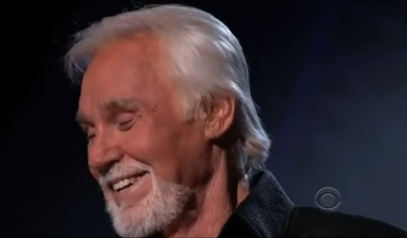 VIDEOS Muere Kenny Rogers, mito del country