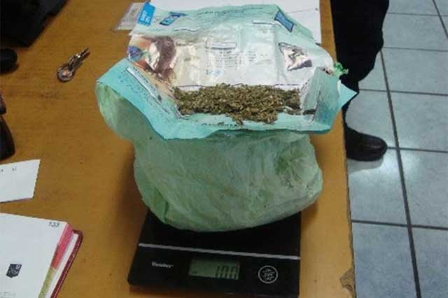 Ángel cae en Ajalpan con seis kilos de marihuana y 105 dosis de meta